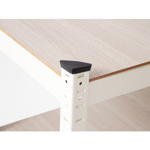 모던한 디자인의 실용적 선반