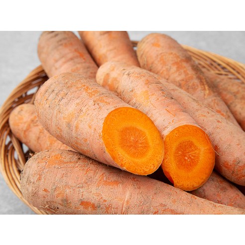 흙 묻은 당근, 갓 수확한 신선함을 그대로!