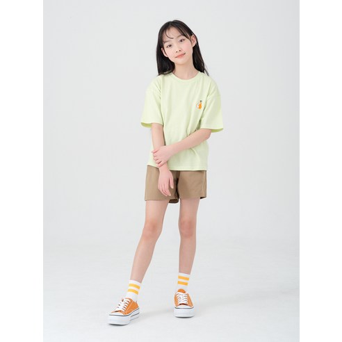 과일자수로 장식된 편안하고 귀여운 롤리트리 반팔티셔츠