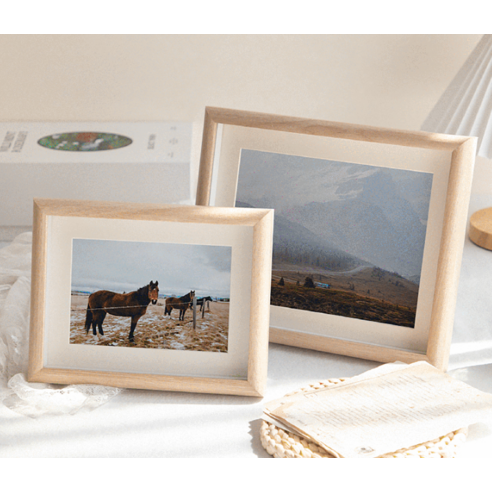 클레어라 우드 액자로 당신의 공간에 따뜻한 추억을 담아보세요.