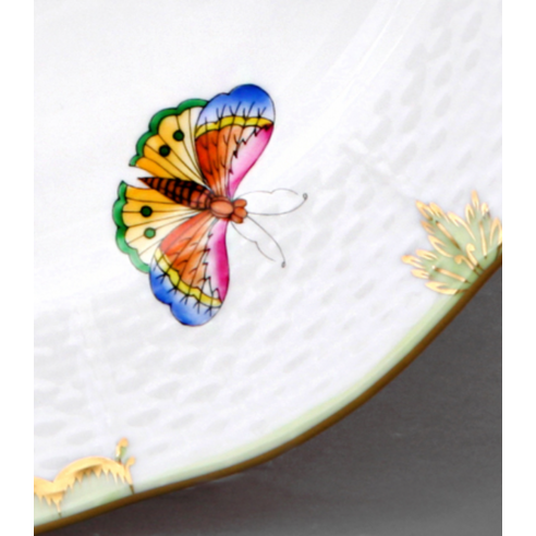 Herend의 상징적인 퀸 빅토리아 오리지널 라운드 플레이트로 식탁에 우아함과 고전적 매력을 더하세요.