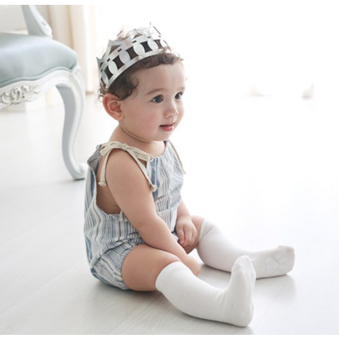 포근함과 스타일을 한 번에! 하이베이비클럽 무지 아기 니삭스로 우리 아이 발끝까지 사랑스럽게.