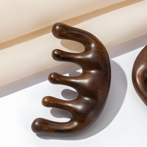 3천 원대의 행복, 쓰리치맘 원목 두피 괄사로 뭉친 두피 고민 해결!