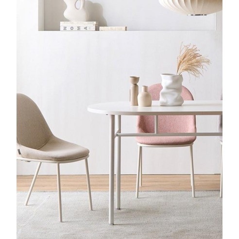 당신의 공간에 감성을 더하는 리바트 아르카 1400 식탁