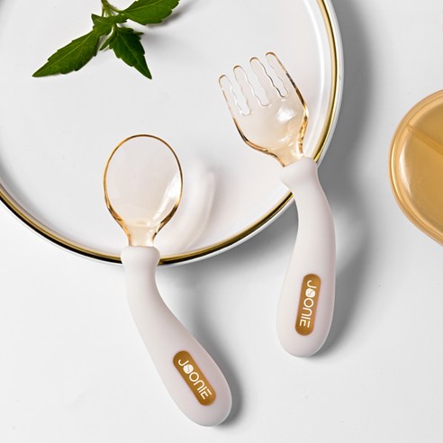 맘마 전쟁 끝! 주니 스푼포크 세트로 평화로운 식사 시간!