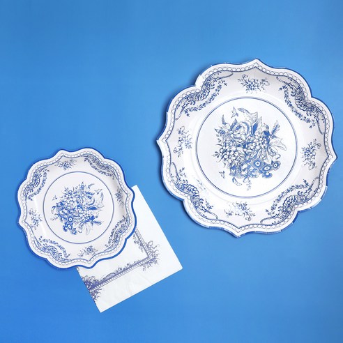 세련되고 내구성 있는 블루플로라 일회용 종이접시: 모든 행사에 완벽한 선택