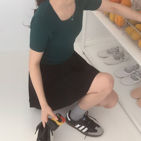 女 時尚 服裝 上衣 圓領 針織 毛衣 成年女性 成年女性 女裝