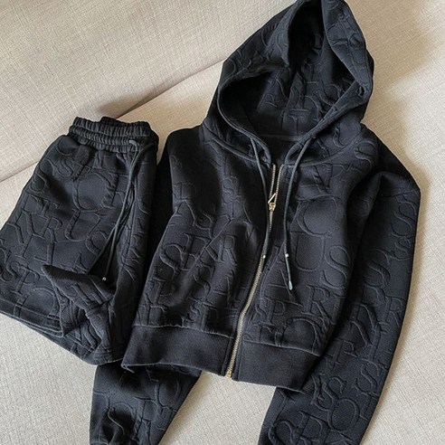 女  時尚  服裝  訓練衣服  頂部和底部  組  成年女性  成年女性  婦女  女人