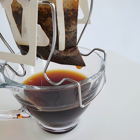 편리함과 스타일의 완벽한 조화를 이룬 이랑 드립백 거치대