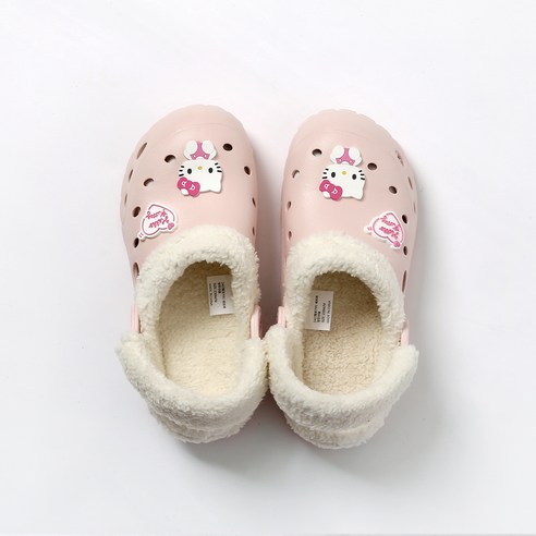 겨울철에 편안함과 따뜻함을 선사하는 산리오 여성용 헬로키티 쉐르파 방한 샌들