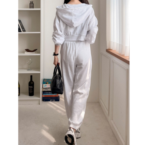 女  時尚  服裝  訓練衣服  頂部和底部  組  成年女性  成年女性  婦女  女人