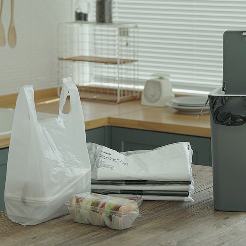 깔끔한 정리와 위생적인 처리를 위한 손잡이 비닐봉투, 주방 필수템!