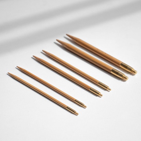 편리한 교환식 대바늘로 뜨개질의 즐거움을 더하세요.