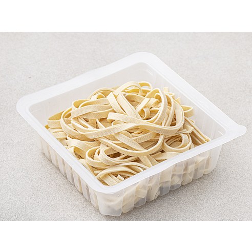 풀무원 식물성 지구 식단 두부면은 간편하게 활용할 수 있는 담백하고 고소한 맛의 제품입니다.