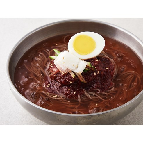 신선하고 쫄깃한 여름 간식을 위한 풀무원 칡냉면