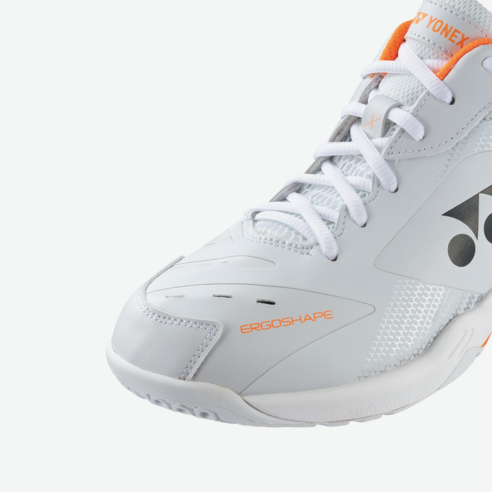 코트에서 경쟁력을 높이기 위한 필수적인 배드민턴화