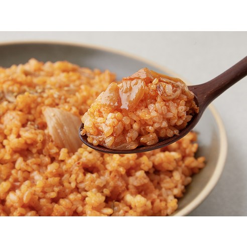 간편하게 즐기는 매콤하고 고소한 호밍스의 김치볶음밥