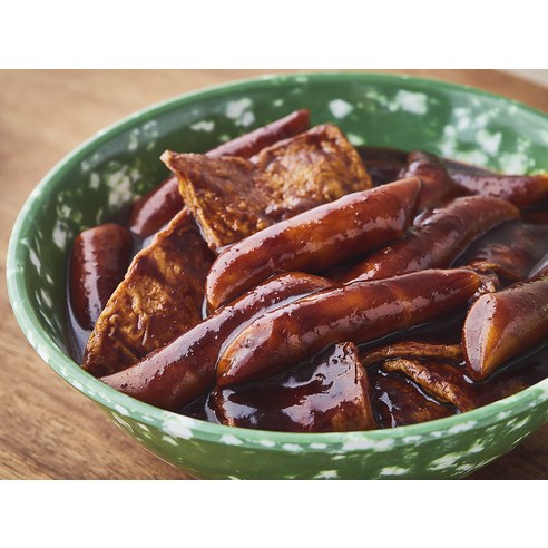 추억을 되살리는 달콤한 짜장 떡볶이