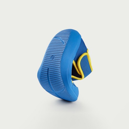 아이의 발을 시원하고 안전하게 지켜주는 여름 물놀이 필수템