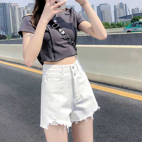 女  時尚  服裝  下裝  短褲  成年女性  成年女性  婦女  女人  淑女