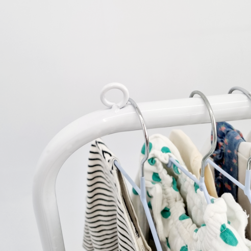 좁은 공간, 우리 아이 옷 정리! 봄키즈 미니 행거로 해결하세요