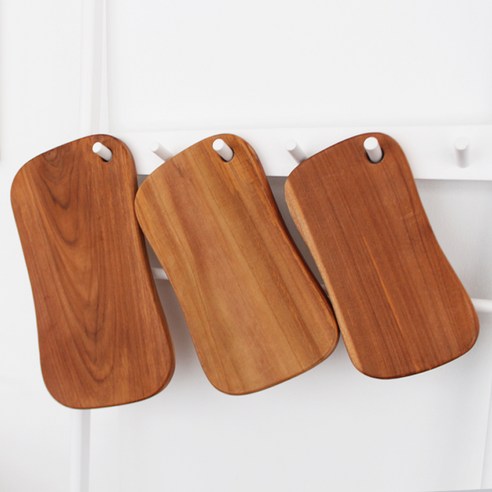 자연의 숨결을 담은 티크 우드 도마로 주방에 품격을 더하세요.