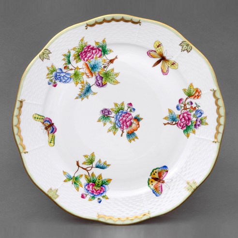 Herend의 상징적인 퀸 빅토리아 오리지널 라운드 플레이트로 식탁에 우아함과 고전적 매력을 더하세요.