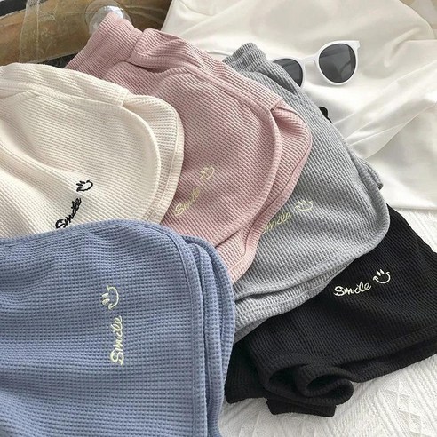 女  時尚  服裝  下裝  短褲  成年女性  成年女性  婦女  女人  淑女