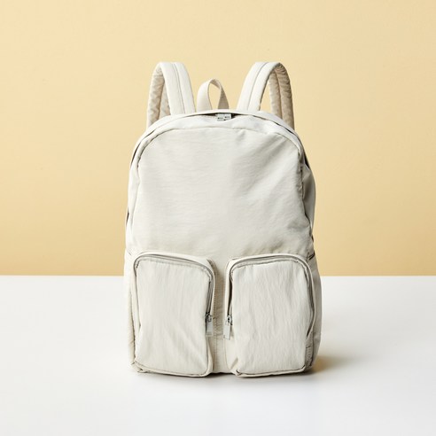 세련된 디자인과 실용성을 겸비한 데일리 백팩