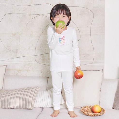 孩子們  時尚  女孩  服裝  室內服裝  女孩  女孩  室內  女孩的服裝  冬季
