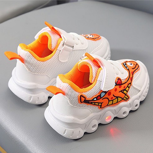 아이의 상상력을 밝히는 마법 같은 신발