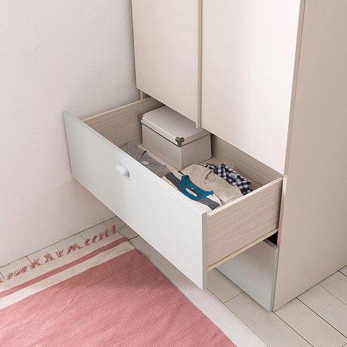 현대적 스타일과 편리함으로 침실을 쾌적하고 정돈되게 만드는 리바트 로넌 서랍형 옷장
