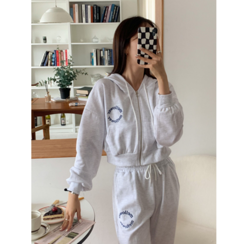 女  時尚  服裝  訓練衣服  頂部和底部  組  成年女性  成年女性  婦女  女人