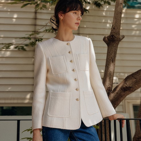 세련되고 따뜻하며 편안한 룩캐스트 여성용 브린 울 트위드 자켓으로 겨울 스타일을 완성하세요.