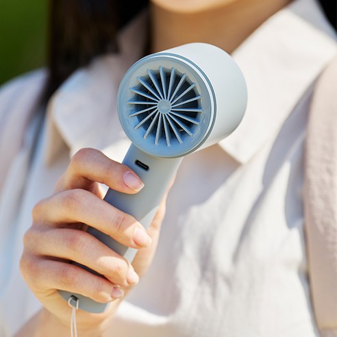 더위를 날려버리는 휴대용 시원함의 필수품