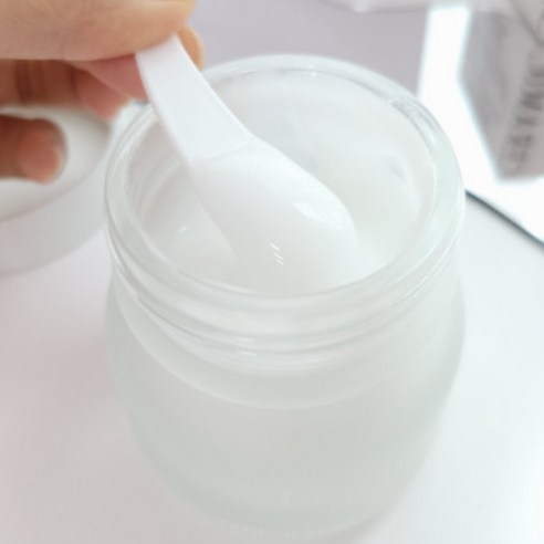 美容  護膚  基礎  化妝品  日霜  滋潤  滋潤  滋潤  基礎護理  皮膚保護