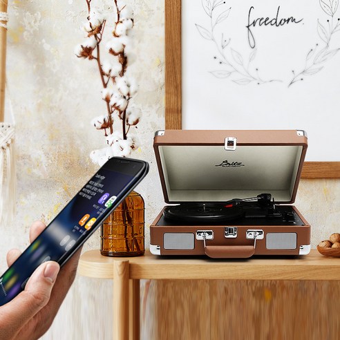 잊고 지낸 감성을 깨우는 브리츠 레트로 턴테이블