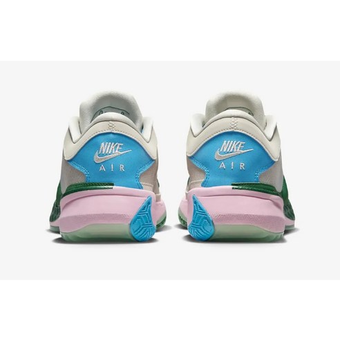 코트 위를 지배하는 에너지, 나이키 줌 프릭 5 DX4985-100