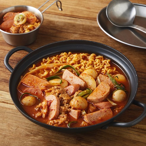 15분 만에 완성하는 밥도둑, 오뎅식당 부대찌개 밀키트