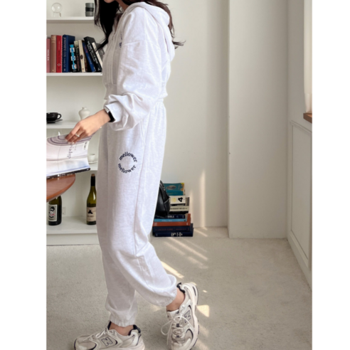 女  時尚  服裝  訓練衣服  頂部和底部  組  成年女性  成年女性  婦女  女人