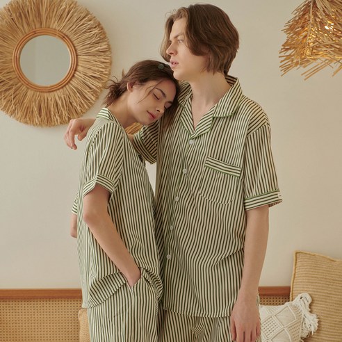 열대야 극복! 시원하고 스타일리시한 커플 냉감 잠옷으로 꿀잠 예약하세요.