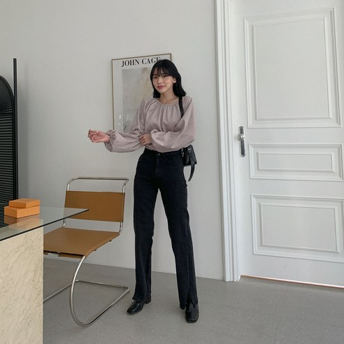 시크블랙 여성용 뉴에핀 트임 일자 블랙 워싱 데님 팬츠 PT8551K1A