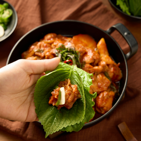 무항생제 닭다리살을 활용한 청춘닭갈비
