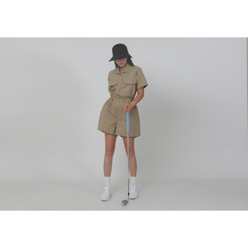 수아무아 점프수트 하나로 스타일과 스코어, 두 마리 토끼를!