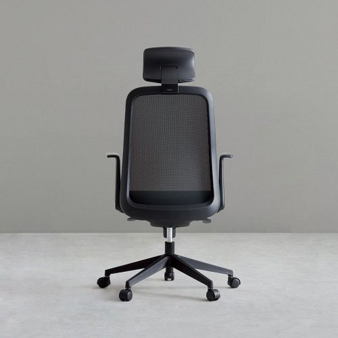 세련됨과 편안함을 겸비한 다목적 의자