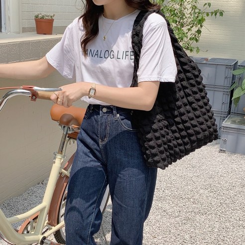 가벼움과 내구성을 갖춘 실용적인 에코백