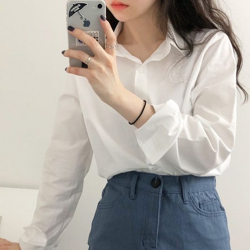 여성의 본질적인 우아함과 자신감을 표현하는 온미올렛 여성 오버핏 파스텔 셔츠