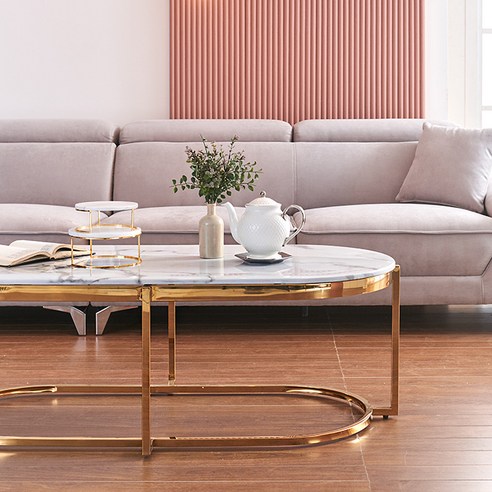 공간에 예술을 더하는 몬스 대리석 골드 소파 테이블
