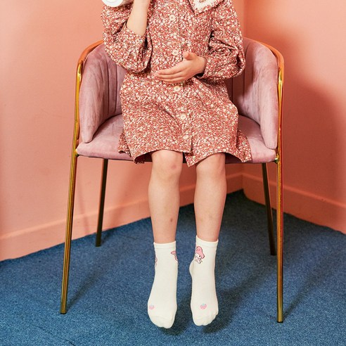 사랑스러운 헬로키티와 함께하는 편안한 발걸음