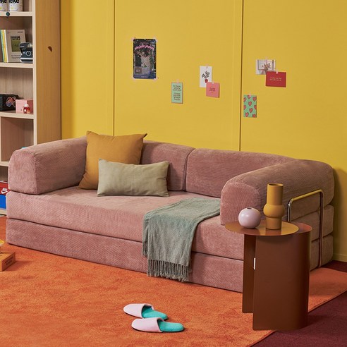 좁은 집도 포근하게! 공간 활용도 높은 어반스튜디오 베어 소파